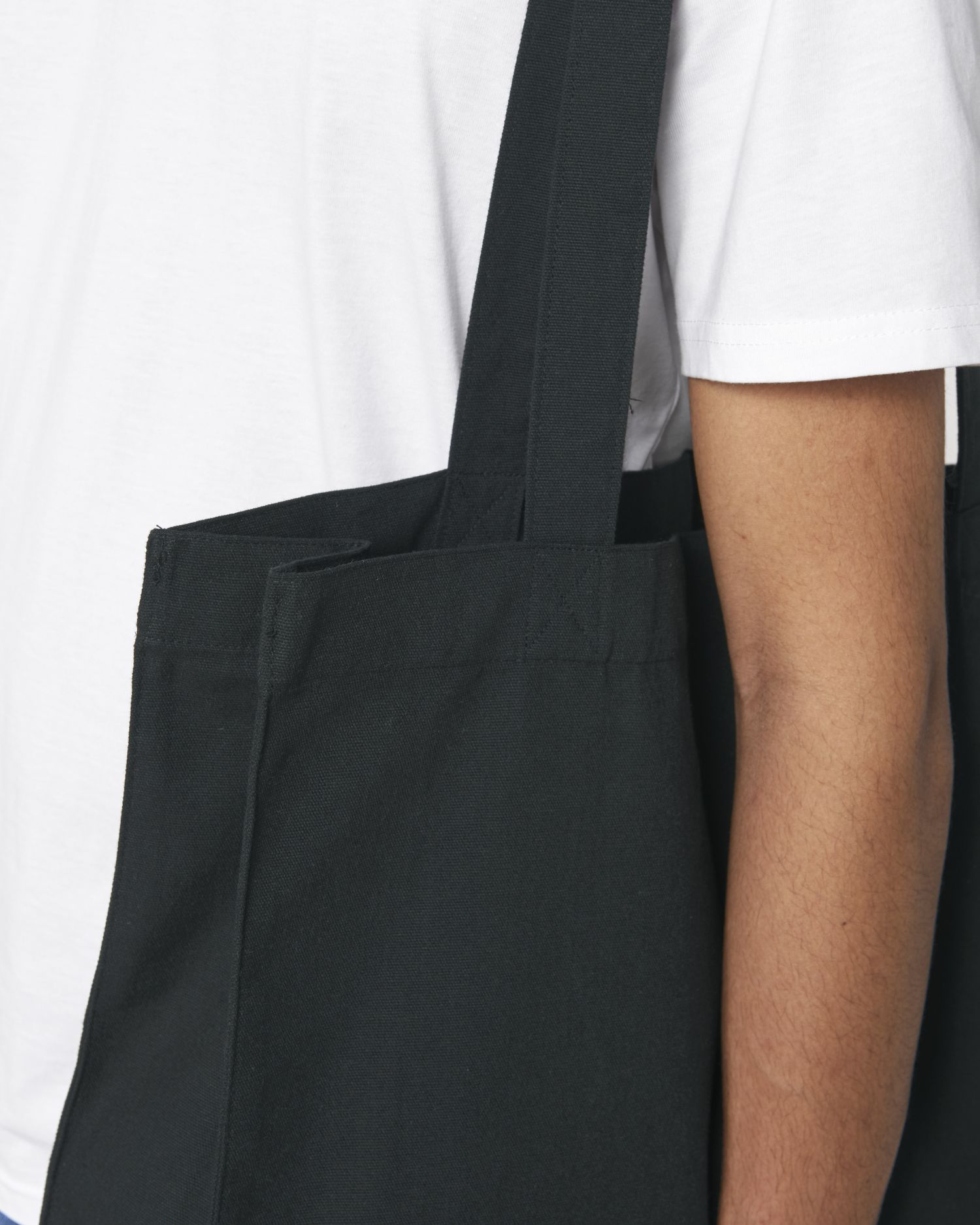 Black | STAU762 Studio Detail SFD0