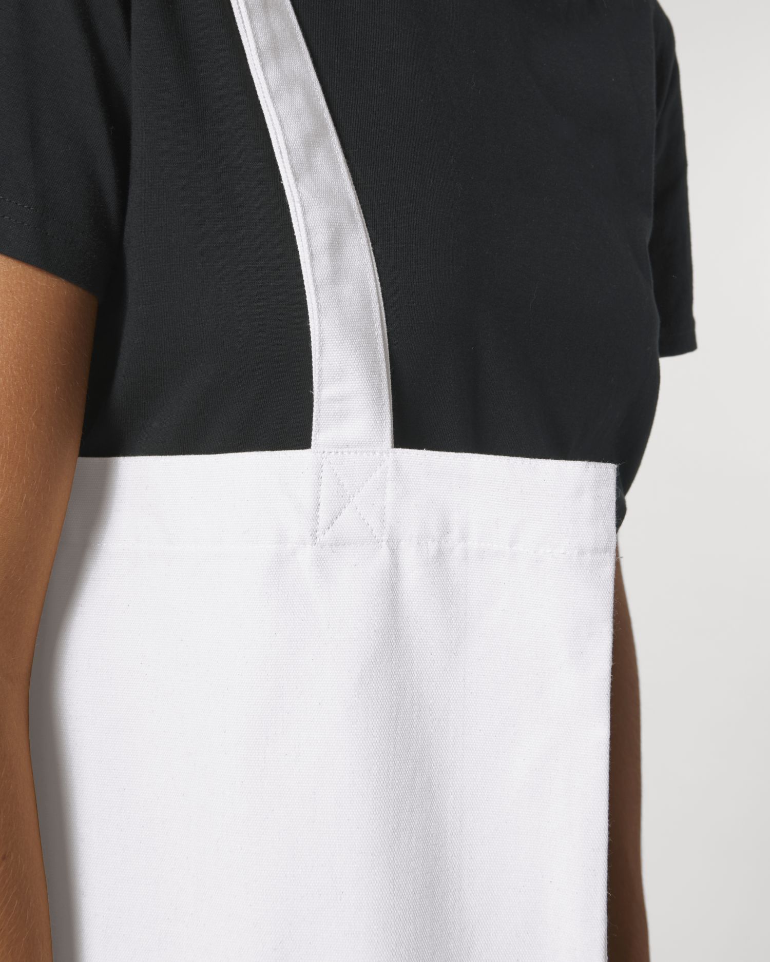 White | STAU760 Studio Detail SFD5