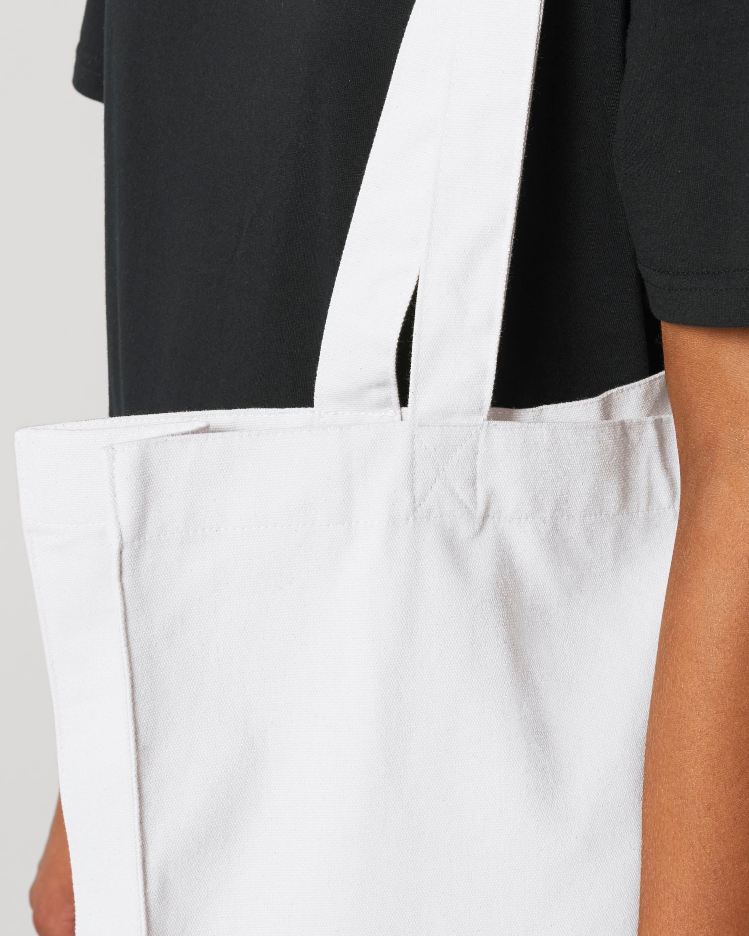 White | STAU762 Studio Detail SFD5