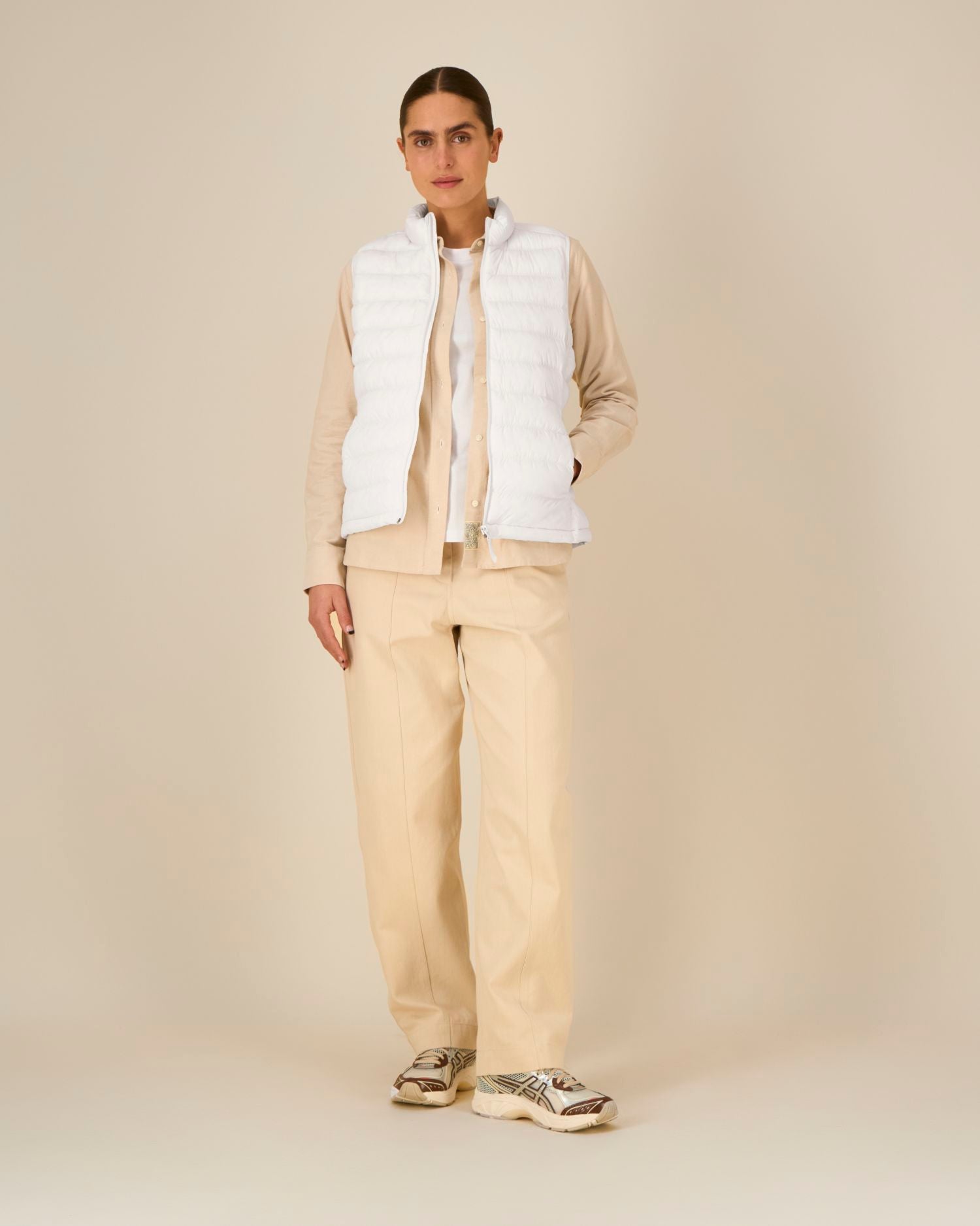 Off White | STJW190 Studio Main SFM5
